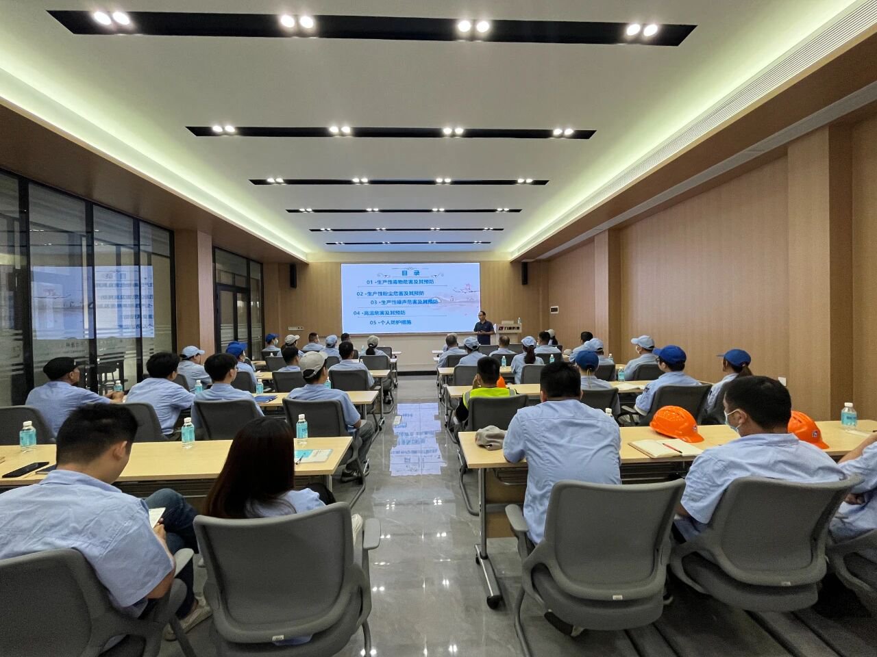 開(kāi)展職業(yè)健康安全防范知識(shí)普及培訓(xùn)